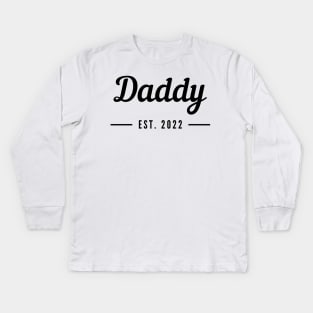 Daddy EST. 2022. Simple Typography Design For The New Dad Or Dad To Be. Kids Long Sleeve T-Shirt